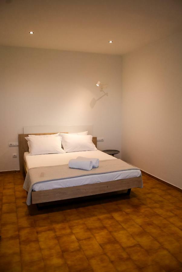 Pharos Apartments Gavrio Esterno foto
